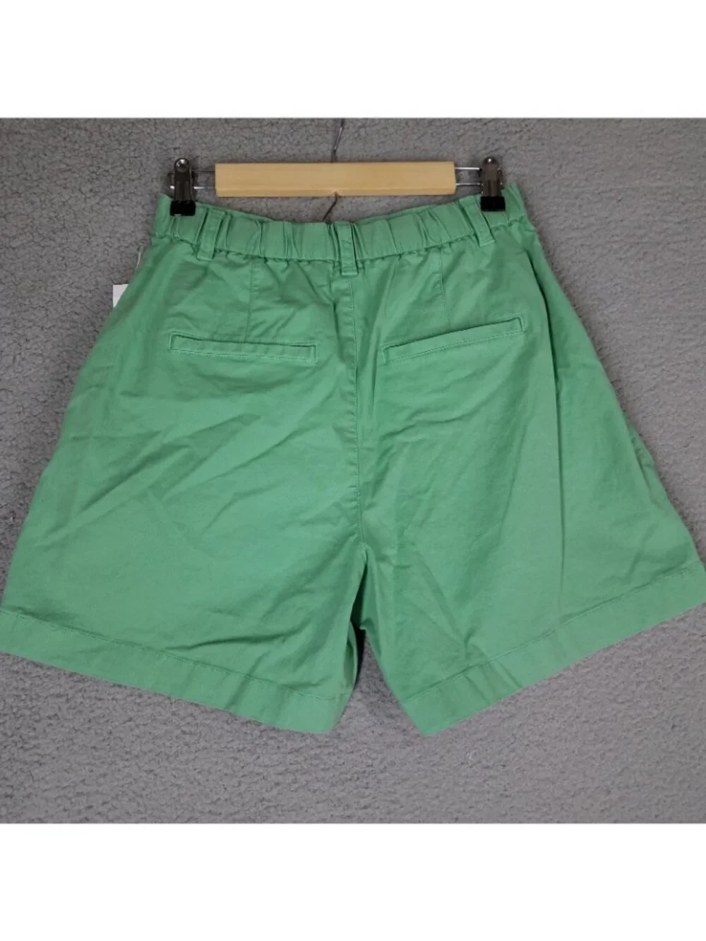 NEW GAP Chino Shorts Women's 4 Khaki Green Pleated Elastic Waist Casual Comfort